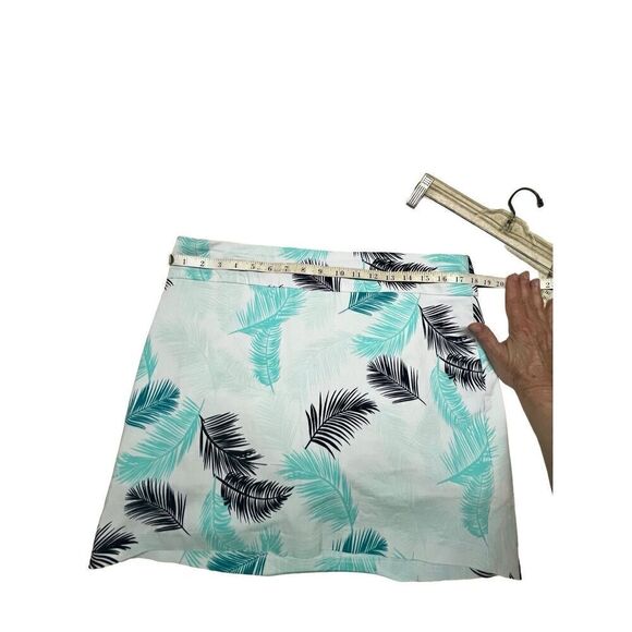 Preswick & Moore    pull on leaf Print   Skort Sz L - Picture 3 of 5
